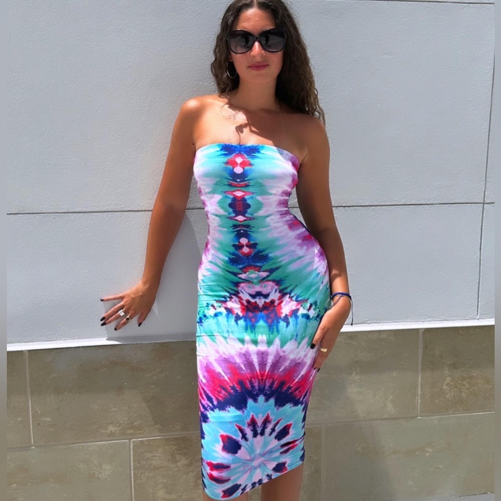 💕.Brand New! Gorgeous Tie Die Bodycon Mini Dress - Picture 4 of 7